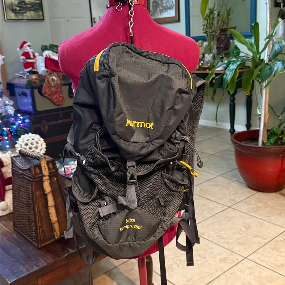 Marmot Ultra Kompressor backpack, preloved. - Picture 2 of 7